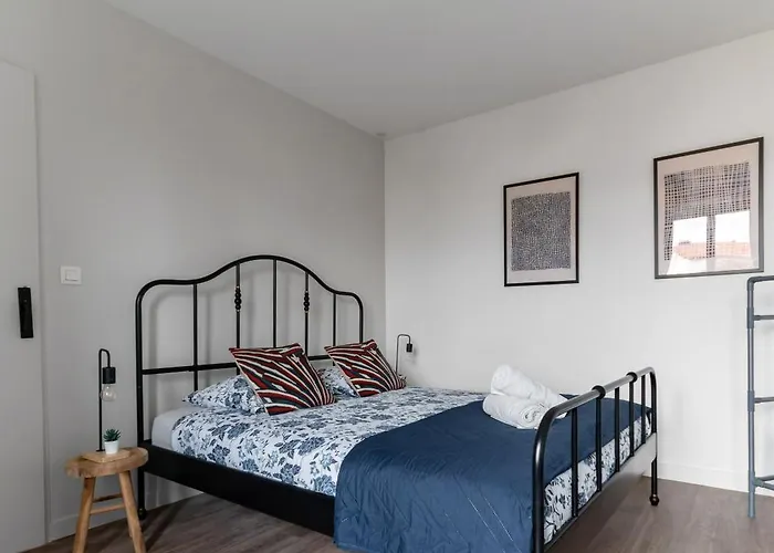 Leon Blum - Design - Parking Apartment Clermont-Ferrand