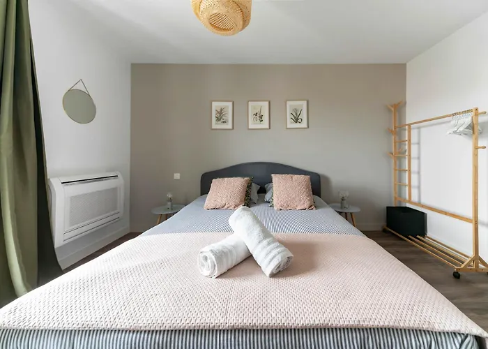 Leon Blum - Design - Parking Apartment Clermont-Ferrand